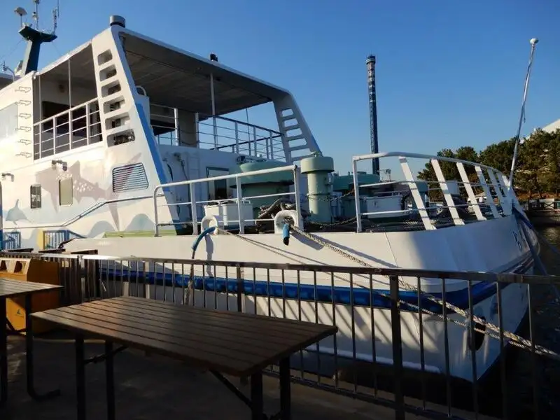 Ọkọ̀ ojú omi ìrìn-àjò fún tà
