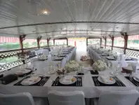 Ọkọ̀ ojú omi tí ó mú àwọn ìkọ́kọ̀ fún tà