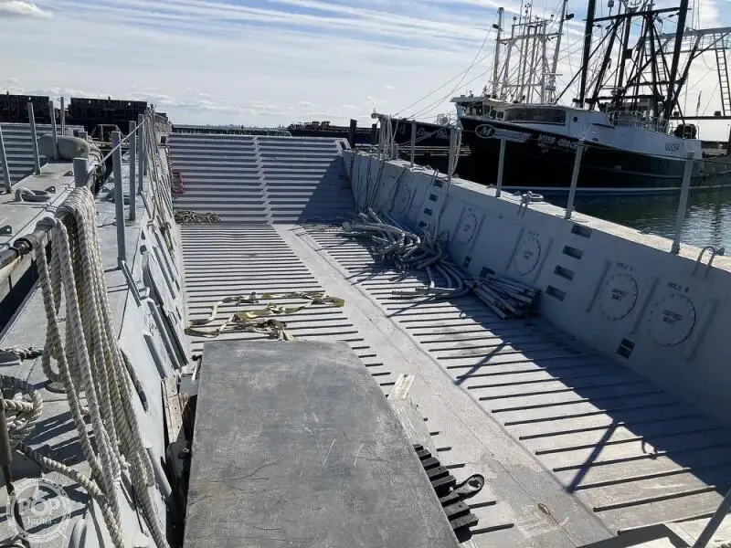 Ọkọ omi Landing, Tank fún tà