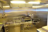 Ọkọ̀ ojú omi tí ó mú àwọn ìkọ́kọ̀ fún tà