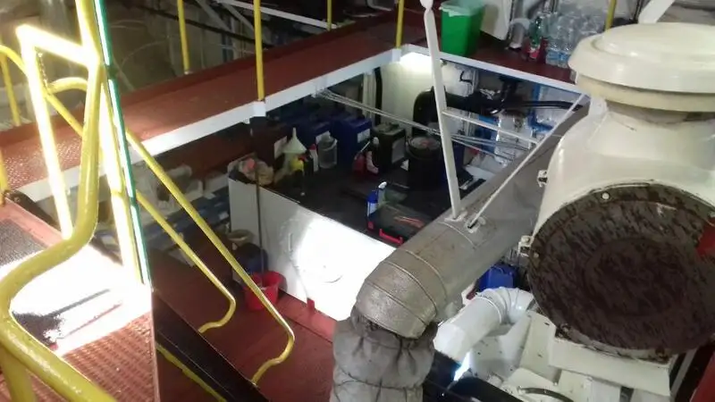 Ọkọ̀ ojú omi tí ó mú ìdọ̀tí fún tà