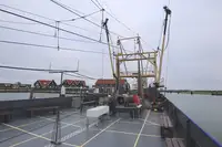 Ọkọ̀ ọpọlọpọ̀ ènìyàn fún tà