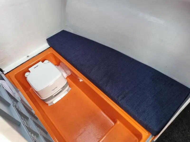 Ọkọ̀ ojú omi tí ó mú àwọn ìkọ́kọ̀ fún tà