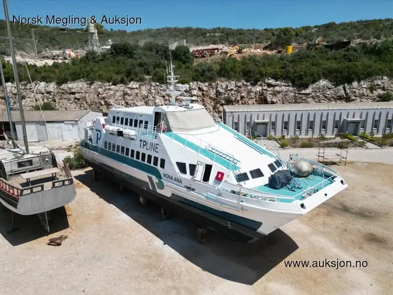 Catamaran fún tà