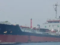 Ọkọ̀ tí ó mú epo / kemikali fún tà