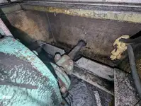 Ọkọ̀ ojú omi ìrìn-àjò tí ó mú àwọn ọkọ̀ fún tà