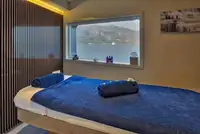 Ọkọ̀ ojú omi ìrìn-àjò fún tà