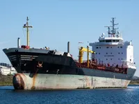 Ọkọ̀ tí ó mú epo / kemikali fún tà