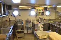 Ọkọ̀ ojú omi tí ó mú àwọn ìkọ́kọ̀ fún tà