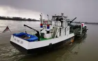 Ọkọ̀ ojú omi tí ó mú ìdọ̀tí fún tà