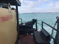Ọkọ̀ ojú omi tí ó mú ìdọ̀tí fún tà