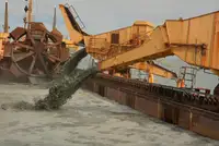 Ọkọ̀ ojú omi tí ó mú ìdọ̀tí fún tà