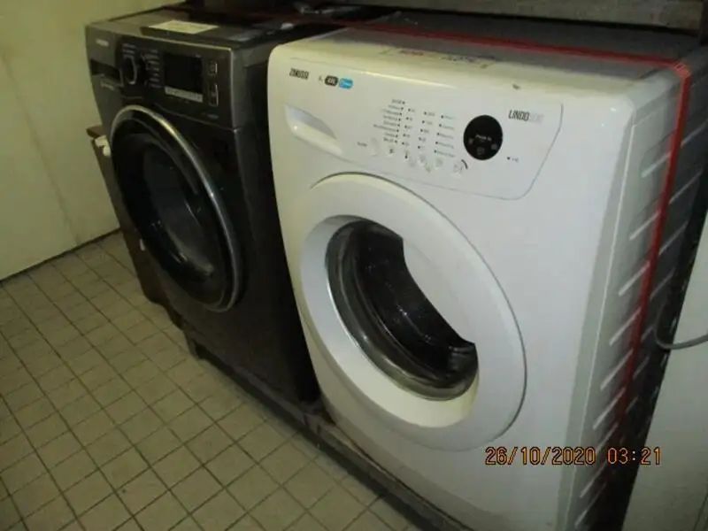 Ọkọ̀ tí wọn fi maa ń gbé ohun èlò tí ó ní ìdáná fún tà