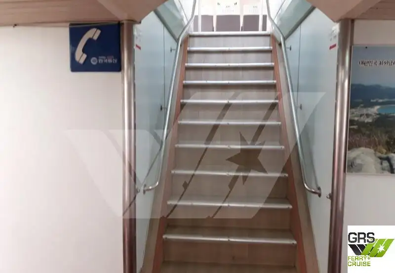 Ọkọ̀ ojú omi ìrìn-àjò fún tà