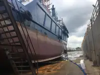 Ọkọ̀ tí wọn fi maa ń gbé ohun èlò tí ó ní ìdáná fún tà