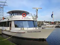 Ọkọ̀ ọpọlọpọ̀ ènìyàn fún tà