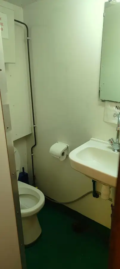 Ọkọ omi ti o mu ọja fún tà