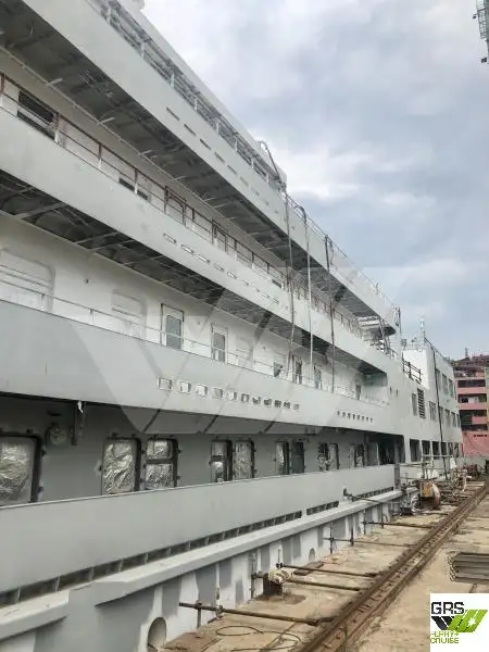 Ọkọ̀ ojú omi ìrìn-àjò fún tà