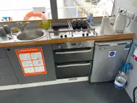 Ọkọ̀ ojú omi tí ó mú àwọn ìkọ́kọ̀ fún tà