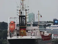 Ọkọ̀ tí ó mú epo / kemikali fún tà