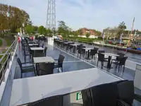 Ọkọ̀ ojú omi ìrìn-àjò fún tà