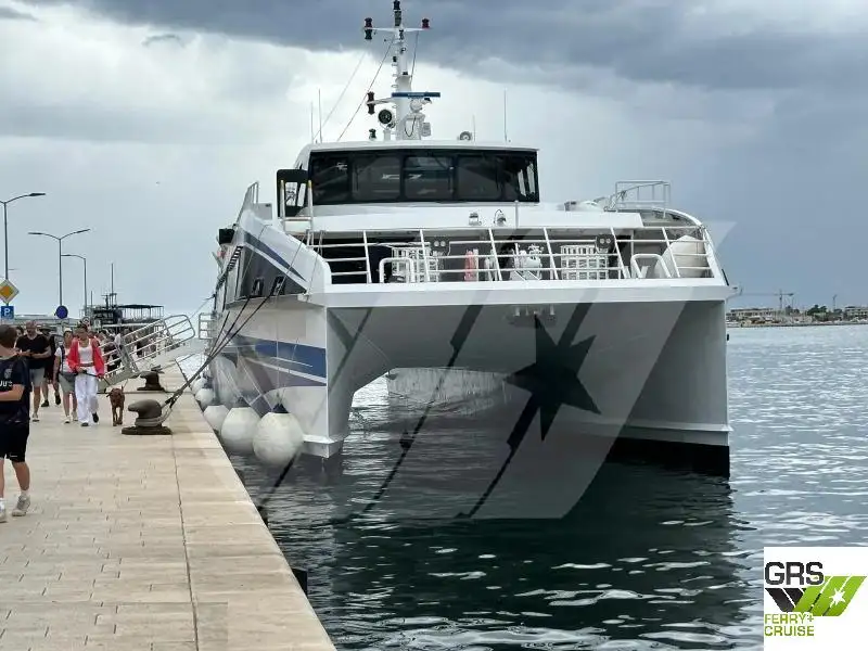 Ọkọ̀ ọpọlọpọ̀ ènìyàn fún tà