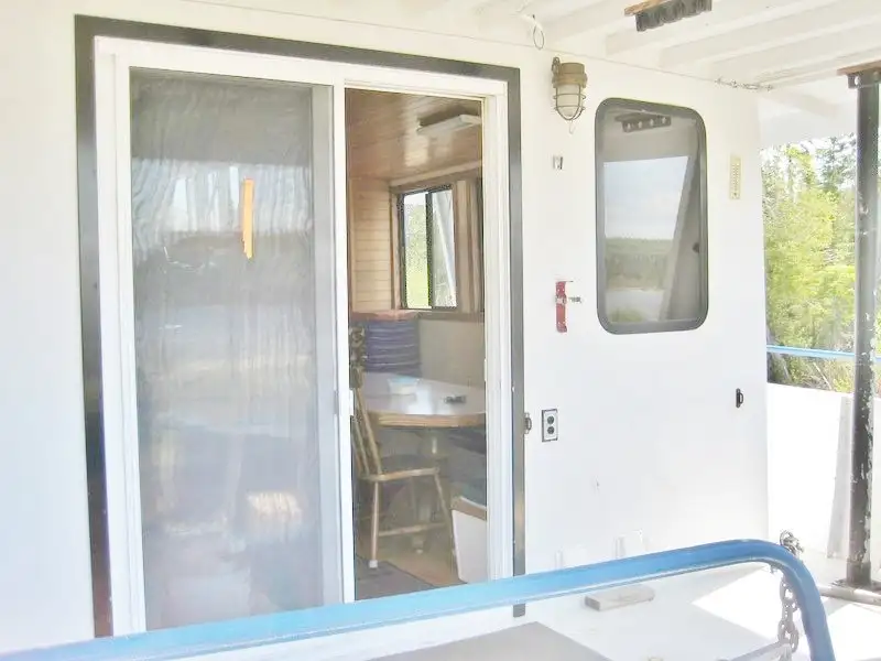 Ọkọ̀ ojú omi ìrìn-àjò fún tà