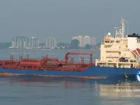 Ọkọ̀ tí ó mú epo / kemikali fún tà