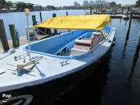 Ọkọ̀ ojú omi ìrìn-àjò tí ó mú àwọn ọkọ̀ fún tà
