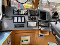 Ọkọ̀ ojú omi tí ó mú ìdọ̀tí fún tà