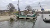 Ọkọ̀ ojú omi tí ó mú ìdọ̀tí fún tà