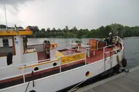 Ọkọ̀ ojú omi ìrìn-àjò fún tà