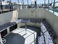Ọkọ̀ ọpọlọpọ̀ ènìyàn fún tà