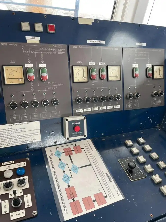 Ọkọ omi ti o mu ọja fún tà