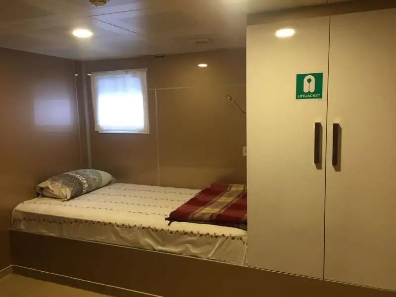 Ọkọ̀ ọpọlọpọ̀ ènìyàn fún tà