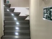 Ọkọ̀ ọpọlọpọ̀ ènìyàn fún tà