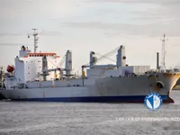 Ọkọ̀ tí wọn fi maa ń gbé ohun èlò tí ó ní ìdáná fún tà