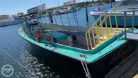 Ọkọ̀ ọpọlọpọ̀ ènìyàn fún tà