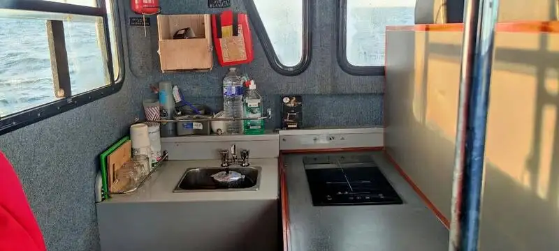 Ọkọ̀ ojú omi tí ó mú àwọn ìkọ́kọ̀ fún tà
