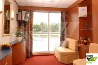 Ọkọ̀ ojú omi ìrìn-àjò fún tà