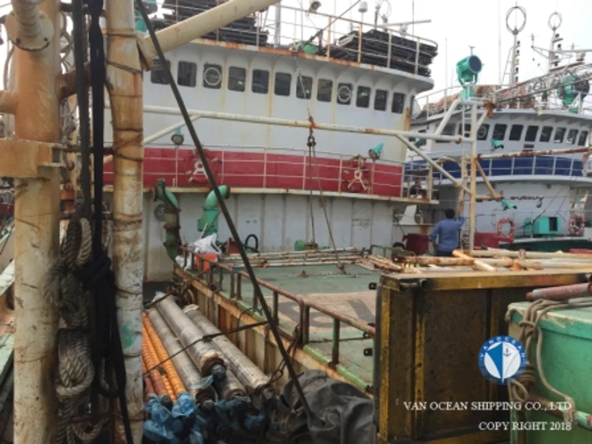 Ọkọ̀ tí ó mú ẹja squid fún tà
