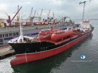 Ọkọ̀ tí ó mú epo / kemikali fún tà