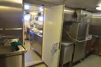 Ọkọ̀ ojú omi tí ó mú àwọn ìkọ́kọ̀ fún tà
