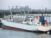 Ọkọ̀ tí wọn fi maa ń gbé ohun èlò tí ó ní ìdáná fún tà