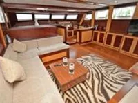 Yacht fún tà