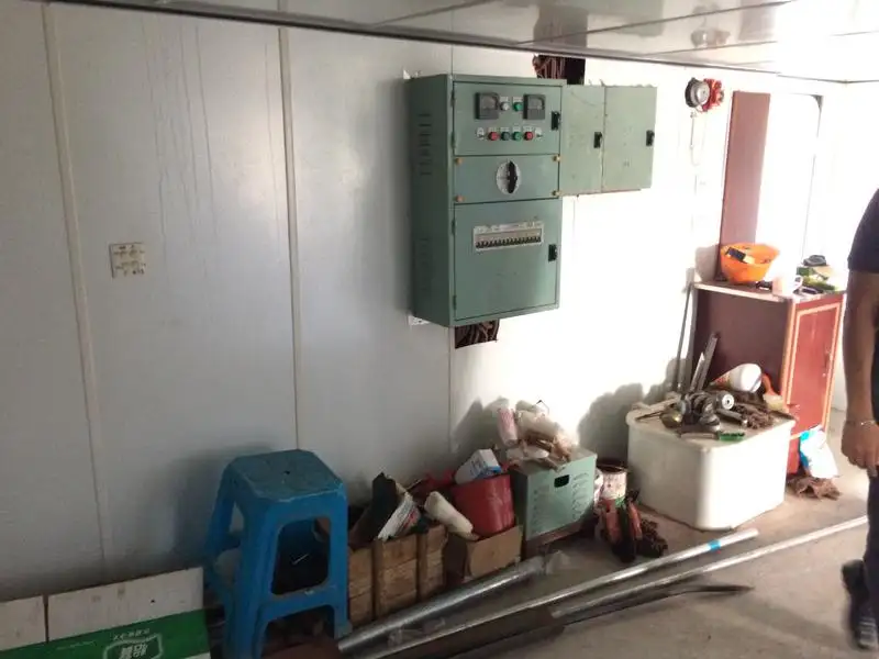 Ọkọ̀ tí ó mú epo / kemikali fún tà