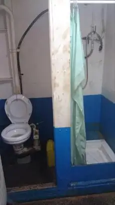 Ọkọ̀ ojú omi tí ó mú ìdọ̀tí fún tà