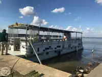 Ọkọ̀ ojú omi ìrìn-àjò fún tà
