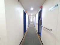 Ọkọ̀ tí wọn fi maa ń gbé ohun èlò tí ó ní ìdáná fún tà
