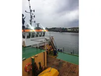 Ọkọ̀ ojú omi tí ó mú ìdọ̀tí fún tà
